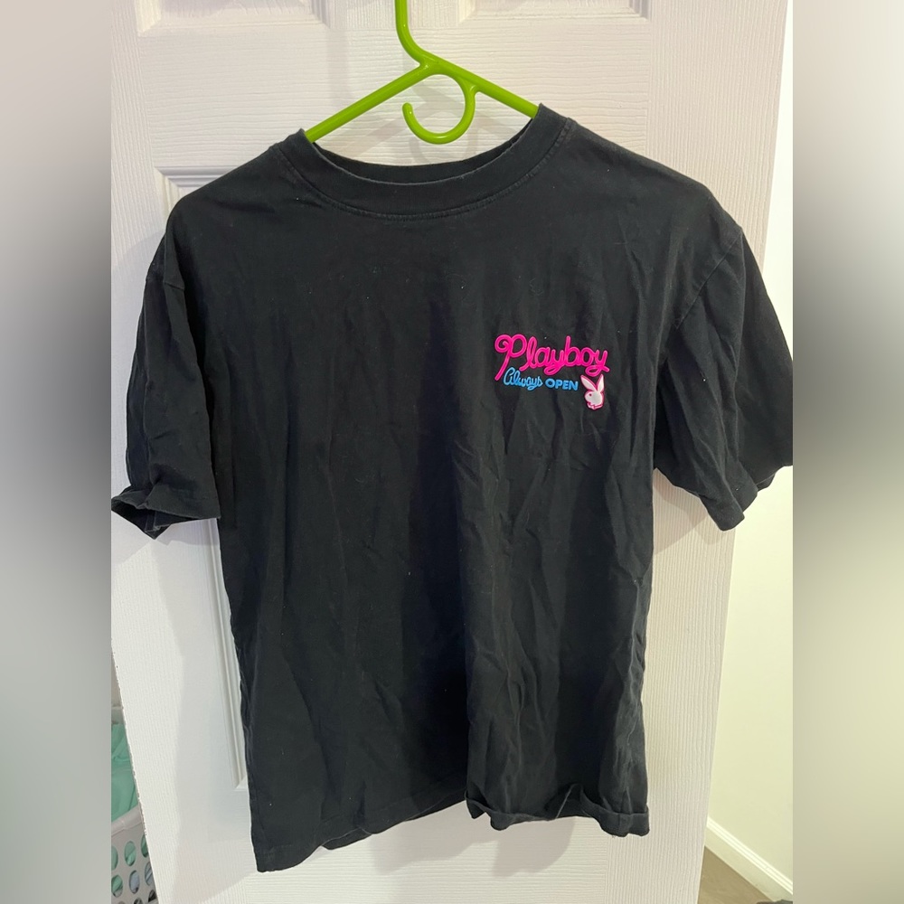 PLAYBOY ALWAYS OPEN PINK BLUE LETTER BLACK TEE SIZE SMALL